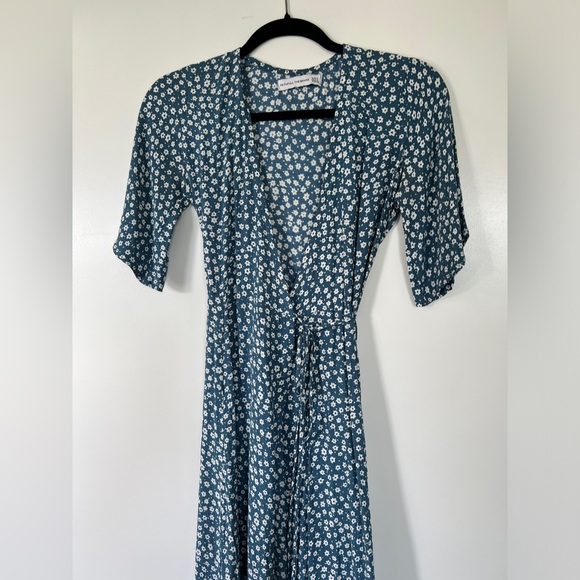 Faithfull the Brand Rivera light blue floral wrap dress size 2 - Picture 5 of 9